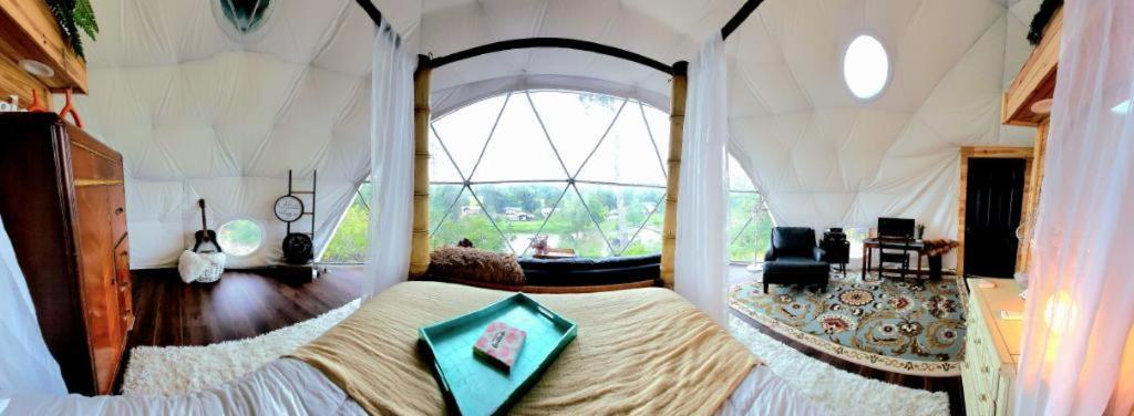 Waterfront Luxury Glamping Dome 호텔 Rogersville 외부 사진