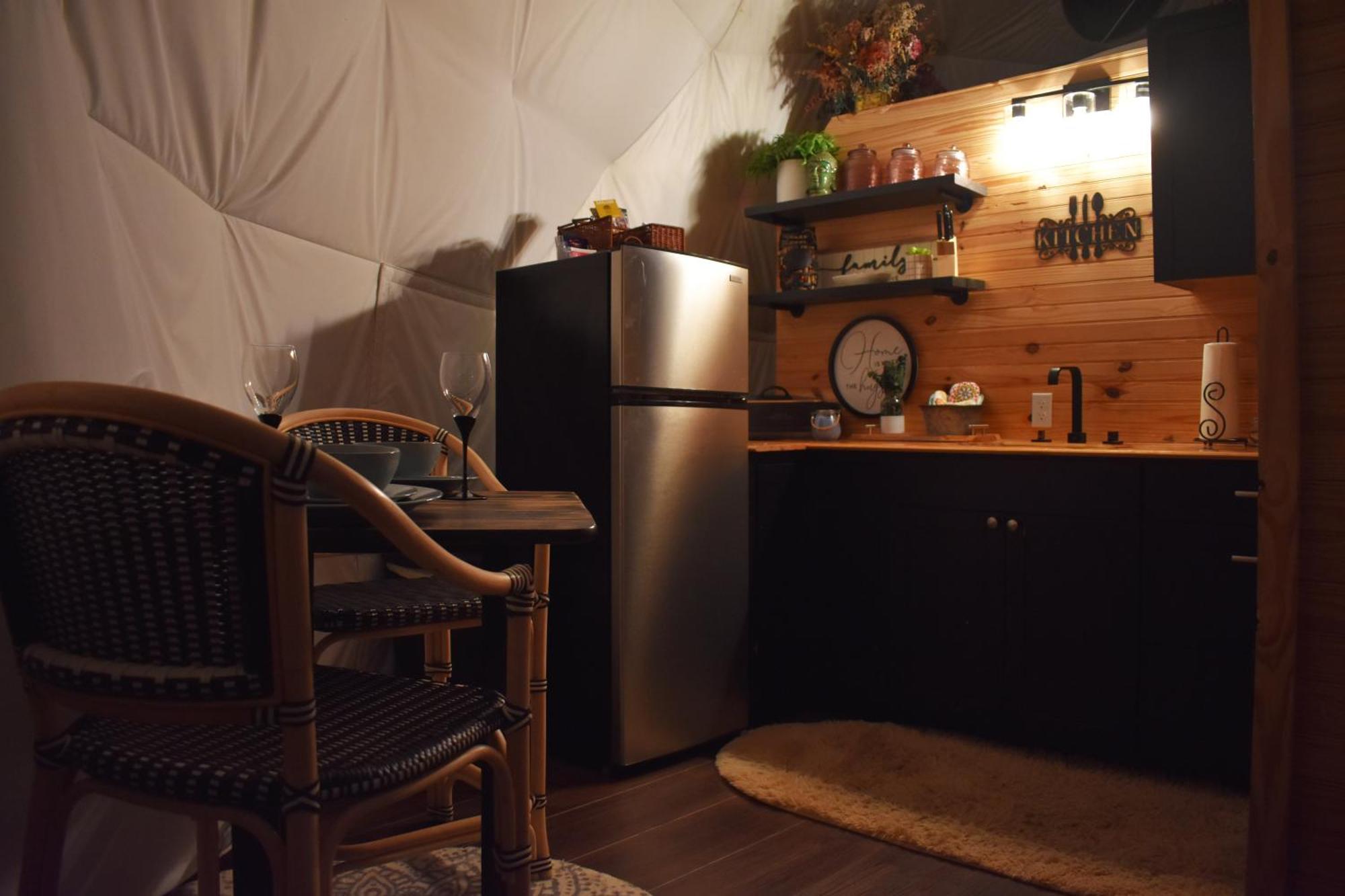 Waterfront Luxury Glamping Dome 호텔 Rogersville 외부 사진